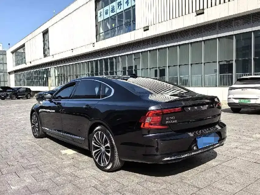 Volvo S90 2024 B5 Luxury Edition 2023 — миниатюра 3