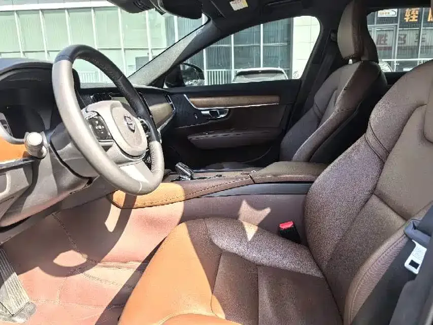 Volvo S90 2024 B5 Luxury Edition 2023 — миниатюра 4