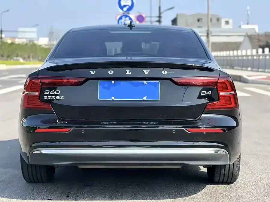 Volvo S60 2023 B4 Zhiyi Luxury Edition 2022 — миниатюра 2