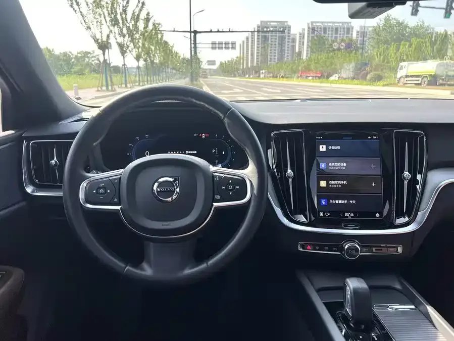Volvo S60 2023 B4 Zhiyi Luxury Edition 2022 — миниатюра 4
