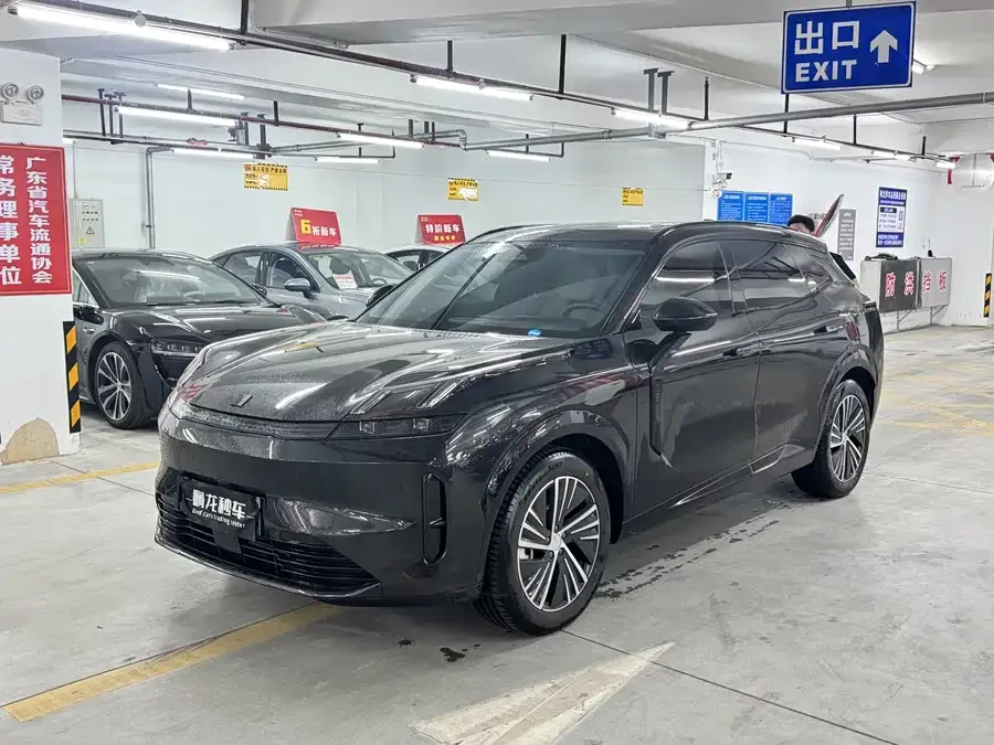 Lynk & Co 08 EM-P 2023