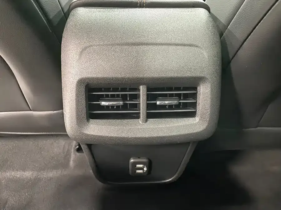 Chevrolet Equinox Explorer 2022 535T Yujie Edition 2023 — миниатюра 4