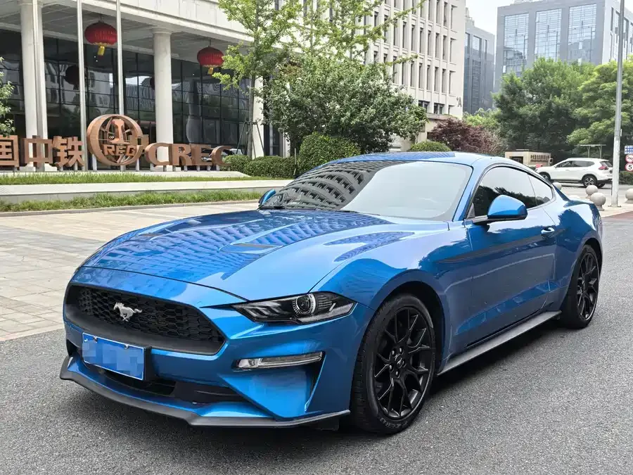 Ford Mustang 2021 Mustang 2.3T EcoBoost 2022 — фото 1, купить с доставкой в Москву