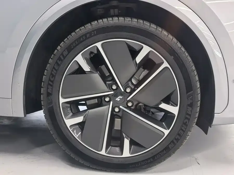 Li Xiang L7 Ideal L7 2025 Max Smart Renewal Edition 2025 — миниатюра 2