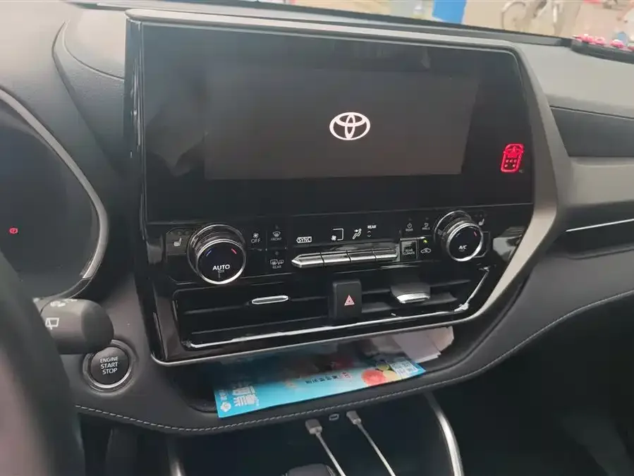 Toyota Highlander Highlander 2024 380T 4WD Luxury Edition 7 Seaters 2024 — миниатюра 4
