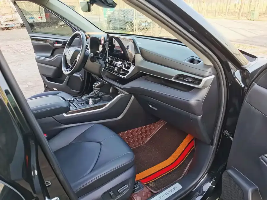 Toyota Highlander Highlander 2022 380T 4WD Premium Edition 7 Seaters 2024 — миниатюра 3
