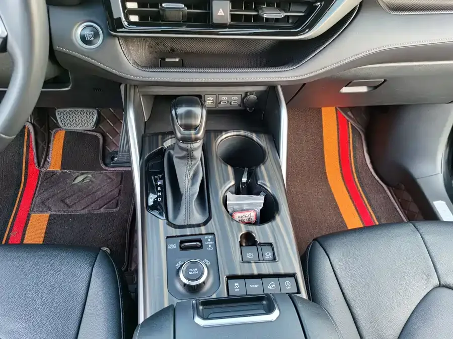 Toyota Highlander Highlander 2022 380T 4WD Premium Edition 7 Seaters 2024 — миниатюра 4