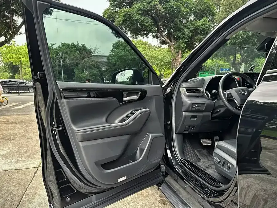Toyota Highlander Highlander 2022 Dual Engine 2.5L 2WD Premium Edition 7 Seaters 2022 — миниатюра 3