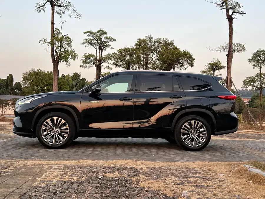Toyota Highlander Highlander 2022 Dual Engine 2.5L 2WD Premium Edition 7 Seaters 2022 — миниатюра 2