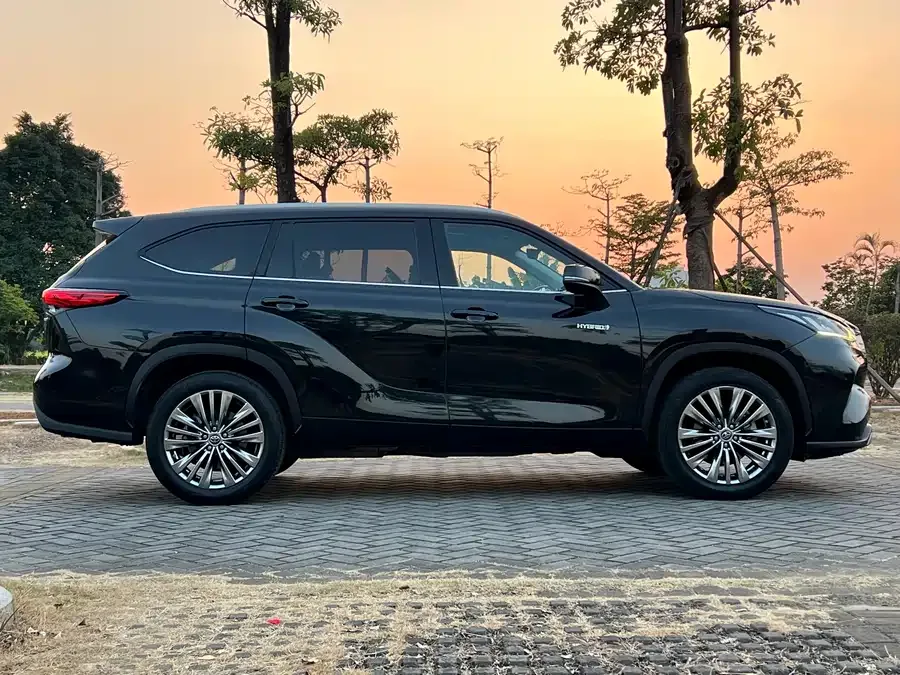 Toyota Highlander Highlander 2022 Dual Engine 2.5L 2WD Premium Edition 7 Seaters 2022 — миниатюра 3