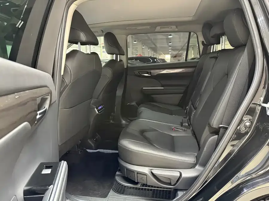 Toyota Highlander Highlander 2022 Dual Engine 2.5L 4WD Premium Edition 7 Seaters 2022 — миниатюра 3
