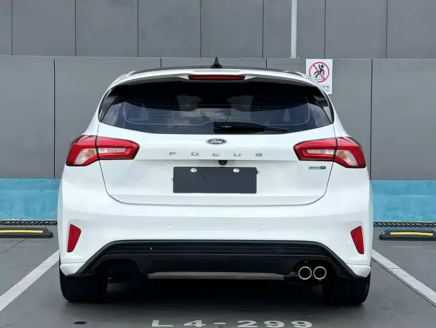 Ford Focus Focus 2022 hatchback EcoBoost 180 automatic ST Line 2022 — миниатюра 2