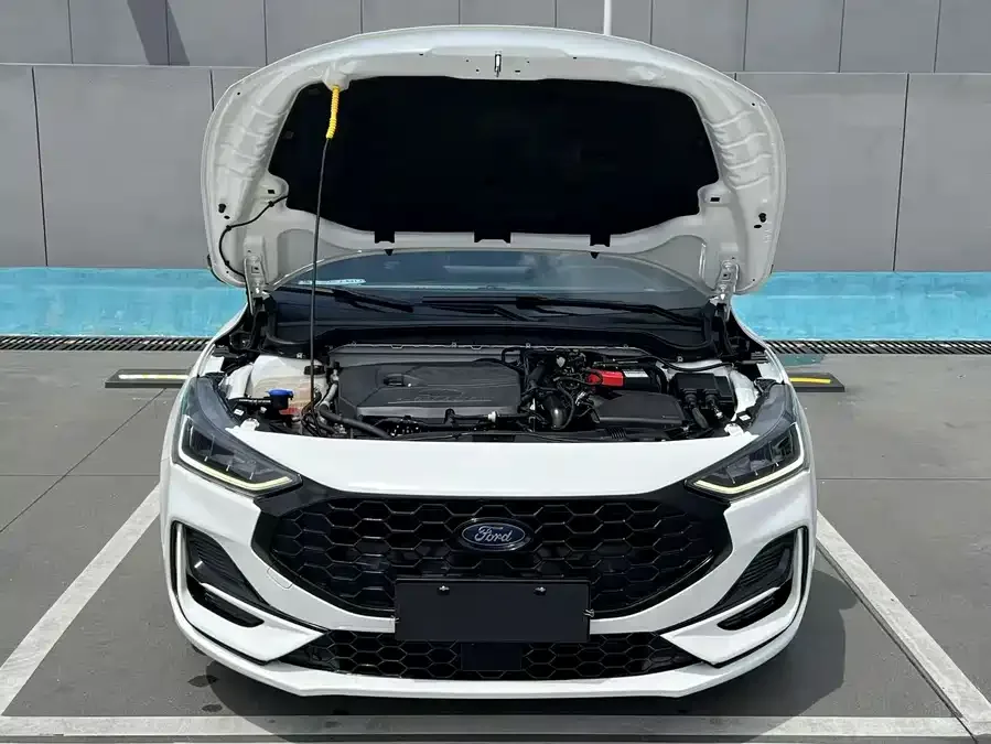 Ford Focus Focus 2022 hatchback EcoBoost 180 automatic ST Line 2022 — миниатюра 3