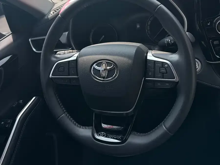Toyota Highlander Highlander 2022 380T 4WD Luxury Edition 7 Seaters 2023 — миниатюра 4