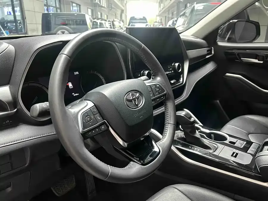 Toyota Highlander Highlander 2022 Dual Engine 2.5L 2WD Premium Edition 7 Seaters 2023 — миниатюра 5