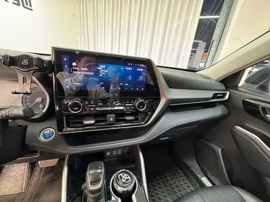 Toyota Highlander Highlander 2022 Dual Engine 2.5L 4WD Luxury Edition 7 Seaters 2022 — миниатюра 3