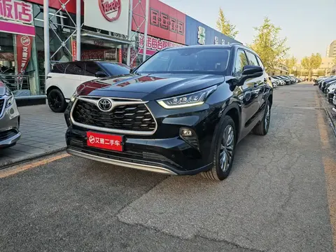 Toyota Highlander 2022 buy in Moscow