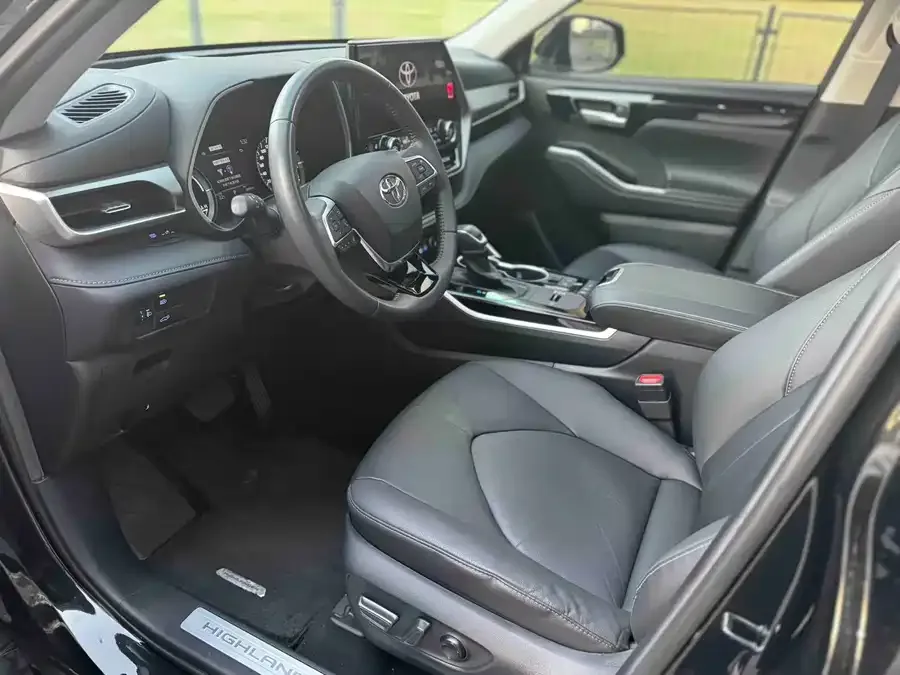 Toyota Highlander Highlander 2022 380T 4WD Premium Edition 7 Seaters 2023 — миниатюра 4