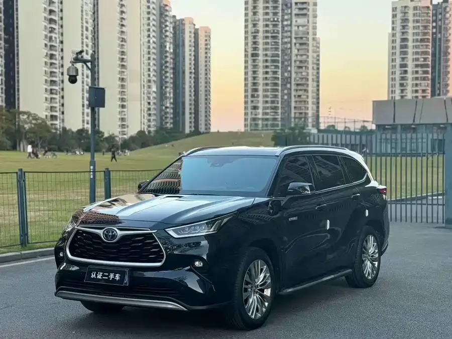 Toyota Highlander Highlander 2022 380T 4WD Premium Edition 7 Seaters 2023 — фото 1, купить с доставкой в Москву