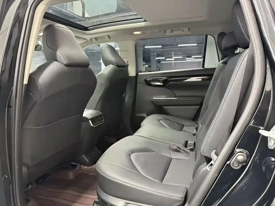 Toyota Highlander Highlander 2024 2.5L Intelligent Electric Hybrid Dual Engine 4WD Premium Edition 7 Seaters 2024 — миниатюра 3