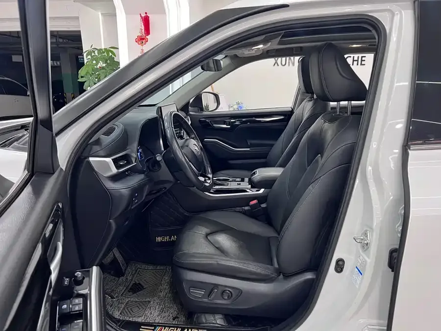 Toyota Highlander Highlander 2022 Dual Engine 2.5L 4WD Premium Edition 7 Seaters 2022 — миниатюра 3