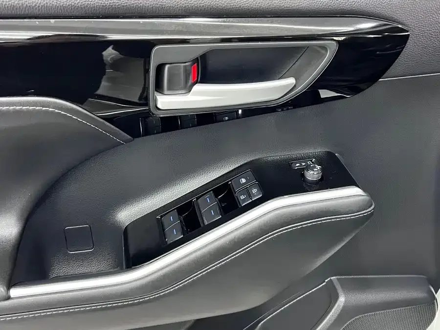 Toyota Highlander Highlander 2022 Dual Engine 2.5L 4WD Premium Edition 7 Seaters 2022 — миниатюра 5