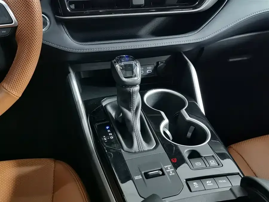 Toyota Highlander Highlander 2023 2.5L Intelligent Electric Hybrid Dual Engine 4WD Elite Edition 7 Seaters 2024 — миниатюра 4