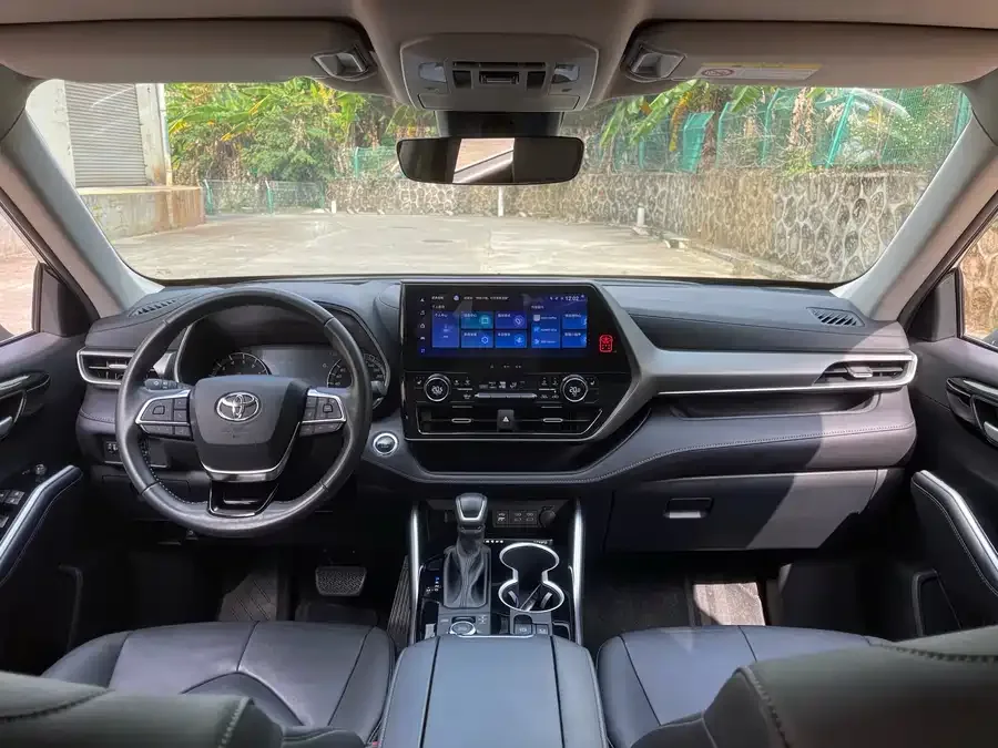 Toyota Highlander Highlander 2022 380T 4WD Premium Edition 7 Seaters 2023 — миниатюра 2