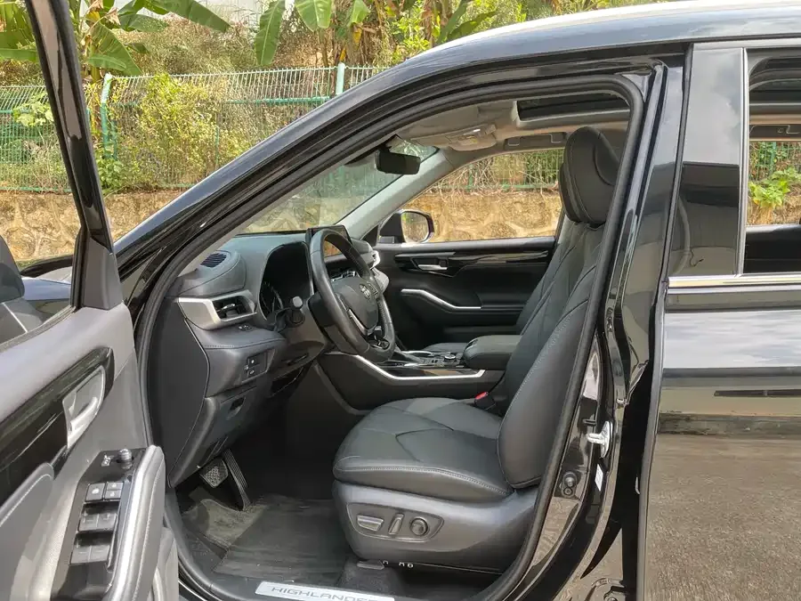Toyota Highlander Highlander 2022 380T 4WD Premium Edition 7 Seaters 2023 — миниатюра 4