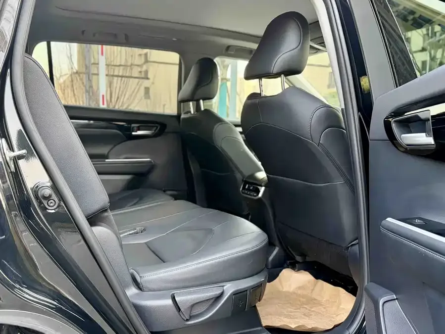 Toyota Highlander Highlander 2022 380T 4WD Premium Edition 7 Seaters 2023 — миниатюра 4