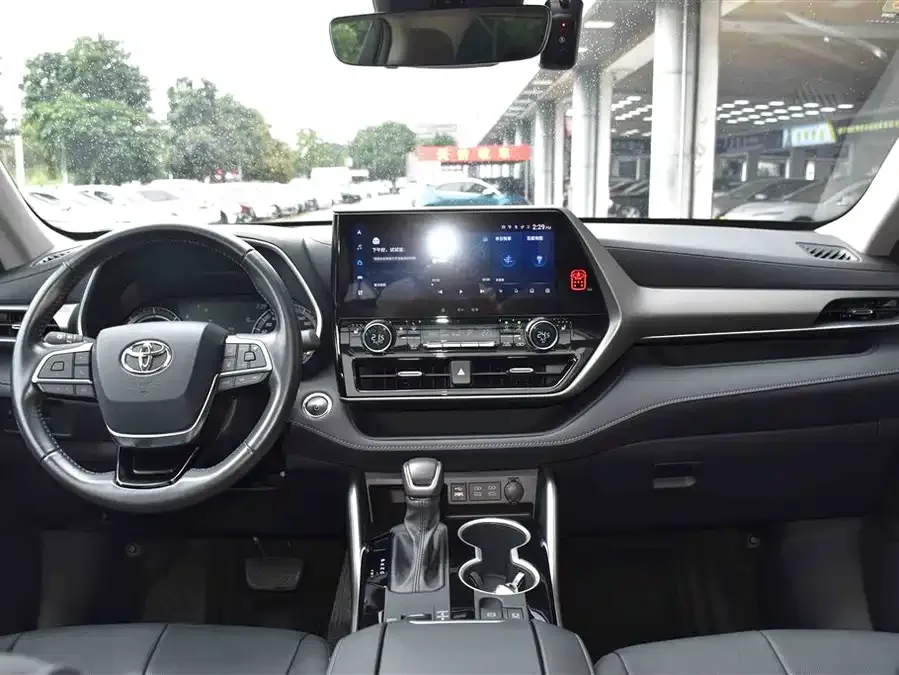 Toyota Highlander Highlander 2023 2.5L Intelligent Electric Hybrid Dual Engine 4WD Premium Edition 7 Seaters 2023 — миниатюра 3