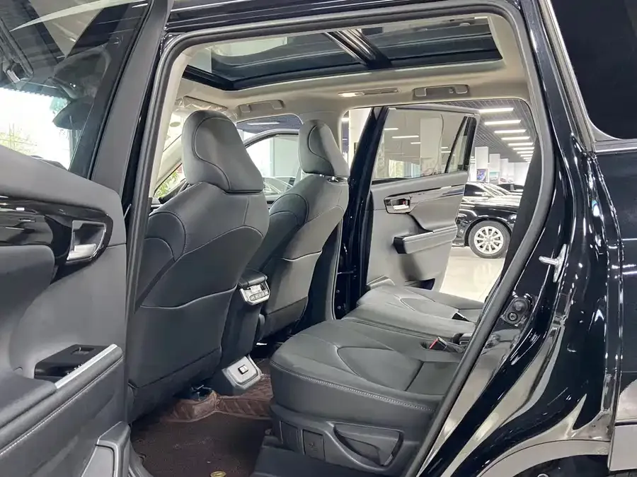 Toyota Highlander Highlander 2022 380T 4WD Premium Edition 7 Seaters 2025 — миниатюра 3
