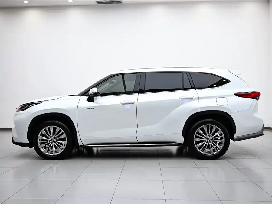 Toyota Highlander Highlander 2022 Dual Engine 2.5L 4WD Premium Edition 7 Seaters 2023 — миниатюра 2