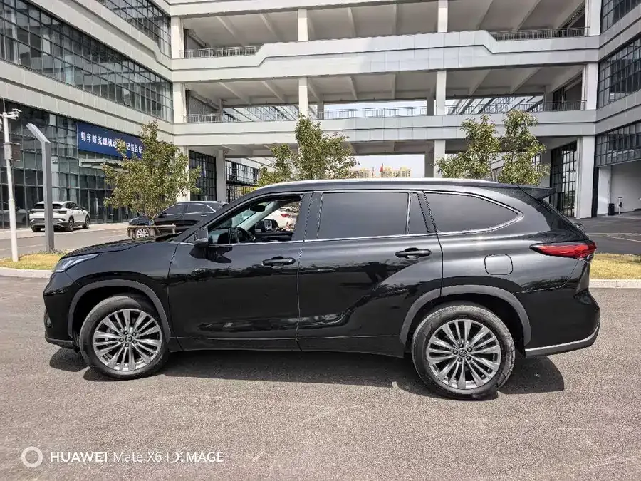 Toyota Highlander Highlander 2024 2.5L Intelligent Electric Hybrid Dual Engine 4WD Premium Edition 7 Seaters 2025 — миниатюра 2