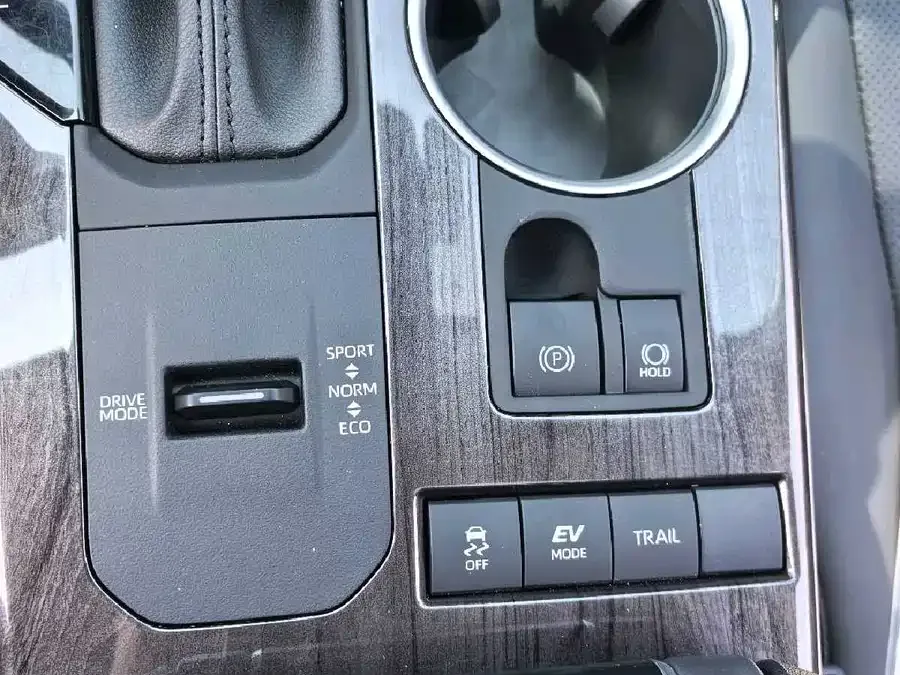 Toyota Highlander Highlander 2024 2.5L Intelligent Electric Hybrid Dual Engine 4WD Premium Edition 7 Seaters 2025 — миниатюра 4