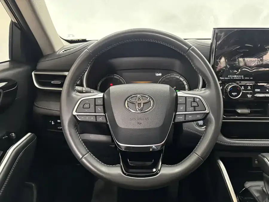 Toyota Highlander Highlander 2022 380T 4WD Premium Edition 7 Seaters 2024 — миниатюра 5