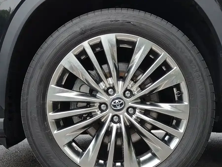 Toyota Highlander Highlander 2024 2.5L Intelligent Electric Hybrid Dual Engine 4WD Premium Edition 7 Seaters 2025 — миниатюра 5