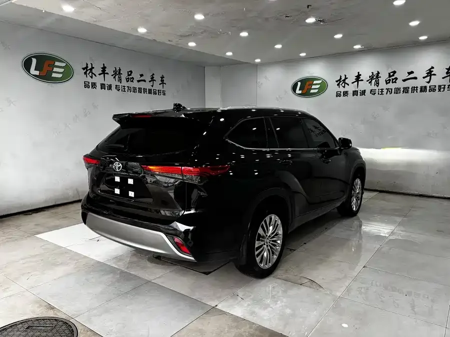 Toyota Highlander Highlander 2024 380T 4WD Premium Edition 7 Seaters 2025 — миниатюра 2