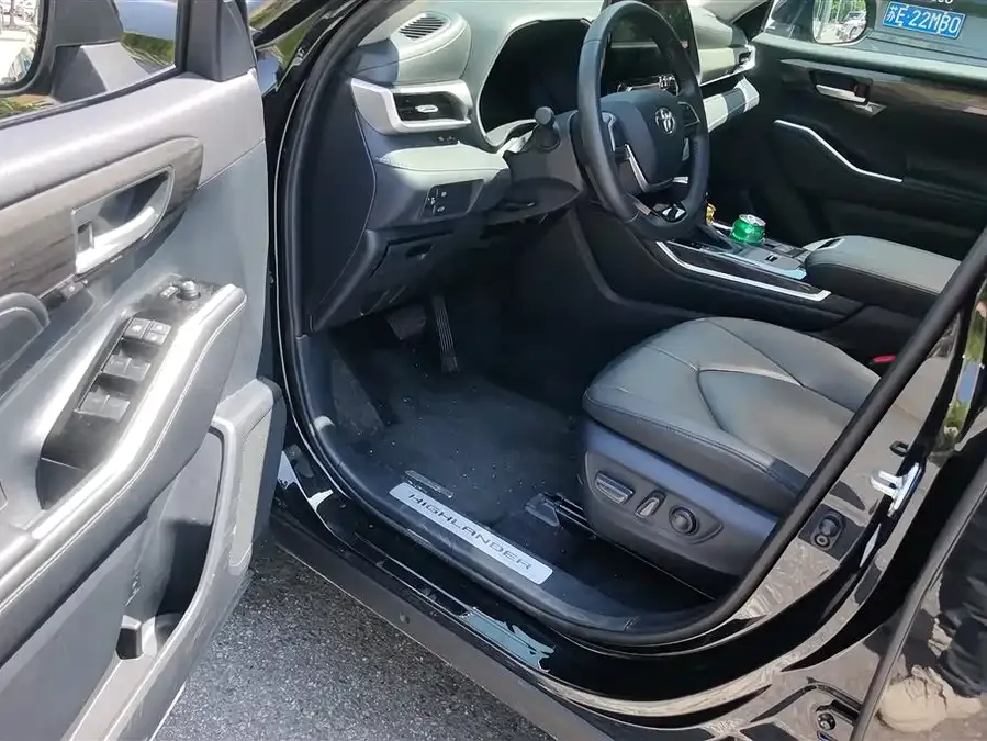 Toyota Highlander Highlander 2024 2.5L Intelligent Electric Hybrid Dual Engine 4WD Premium Edition 7 Seaters 2025 — миниатюра 3