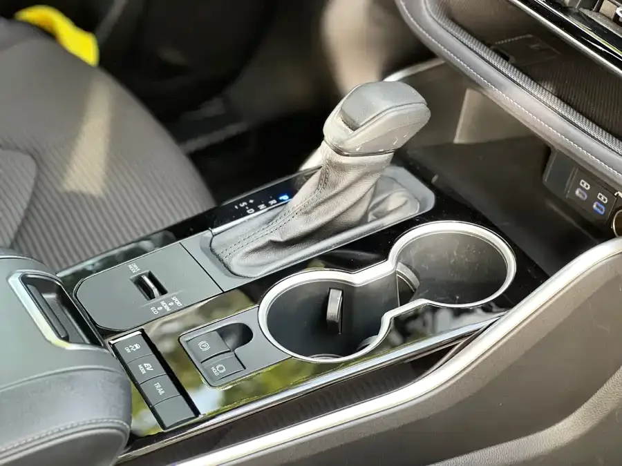 Toyota Highlander Highlander 2022 Dual Engine 2.5L 2WD Elite Edition 7 Seaters 2022 — миниатюра 3