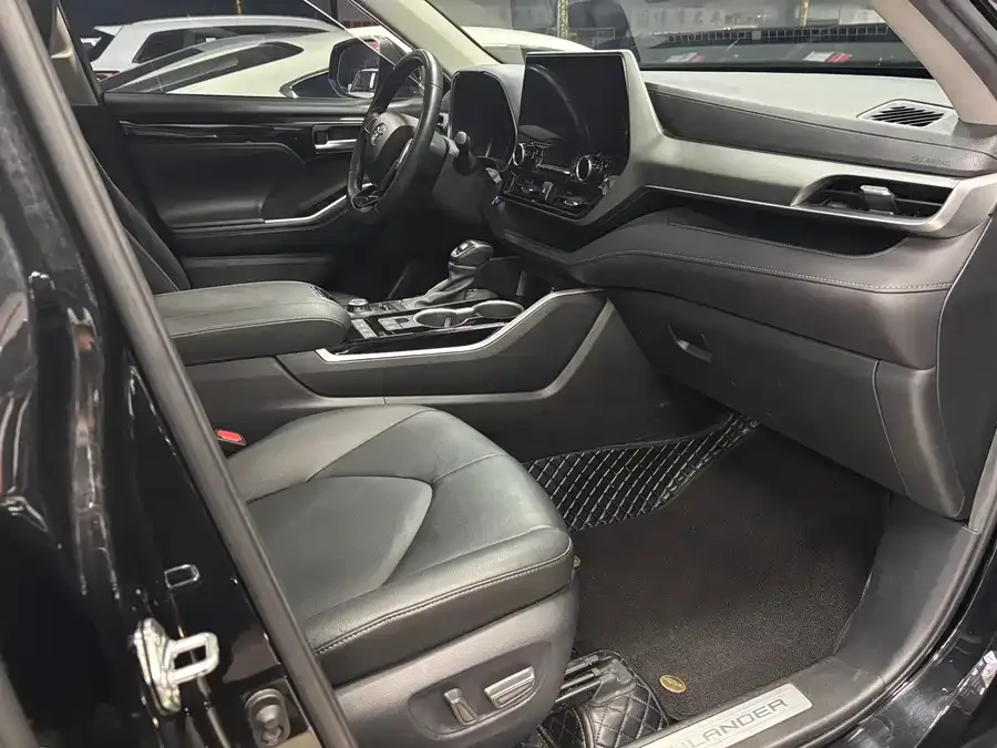 Toyota Highlander Highlander 2022 380T 4WD Premium Edition 7 Seaters 2023 — миниатюра 4