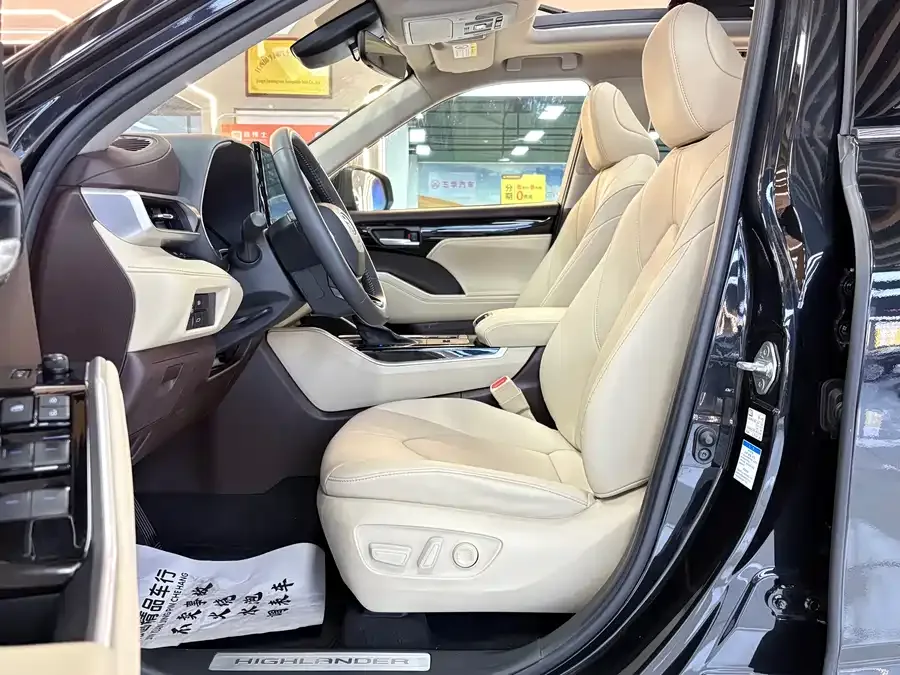 Toyota Highlander Highlander 2022 Dual Engine 2.5L 4WD Premium Edition 7 Seaters 2022 — миниатюра 3