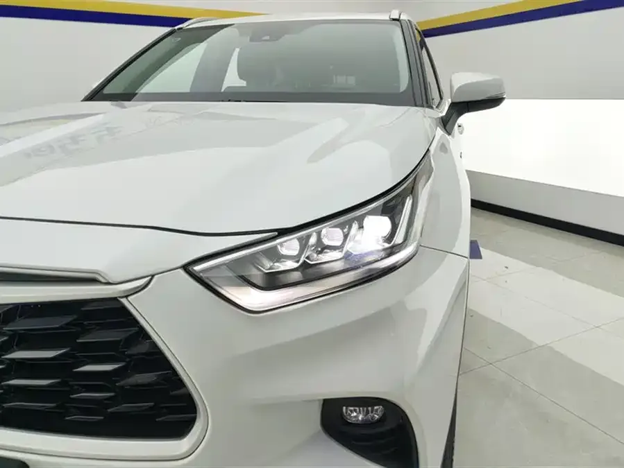 Toyota Highlander Highlander 2024 2.5L Intelligent Electric Hybrid Dual Engine 4WD Premium Edition 7 Seaters 2026 — миниатюра 5