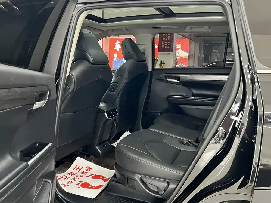 Toyota Highlander Highlander 2024 380T 4WD Premium Edition 7 Seaters 2025 — миниатюра 4