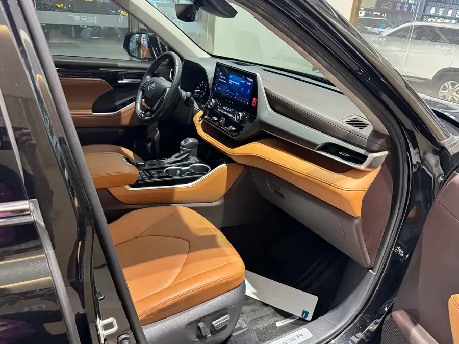 Toyota Highlander Highlander 2024 380T 4WD Premium Edition 7 Seaters 2024 — миниатюра 5