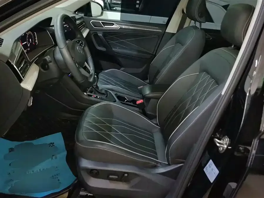 Volkswagen Tiguan L Tiguan L 2024 Outstanding Model 330TSI Automatic Two-Wheel Drive R-Line Dragon Glory Edition 2024 — миниатюра 3