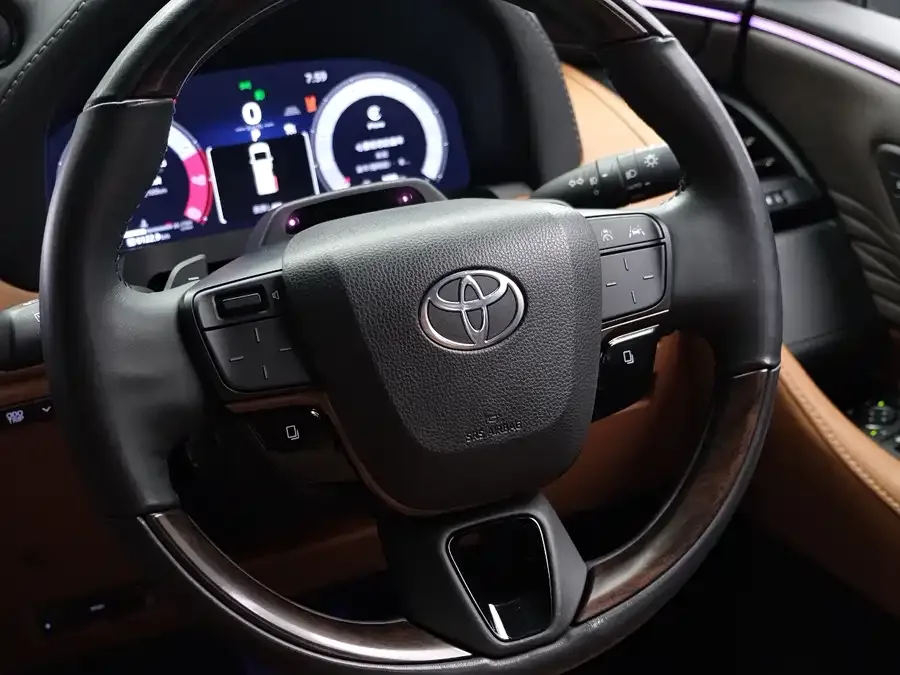 Toyota Crown Vellfire Vellfire 2025 Crown Hybrid 2.5L Ink Gold Executive Edition 2025 — миниатюра 2