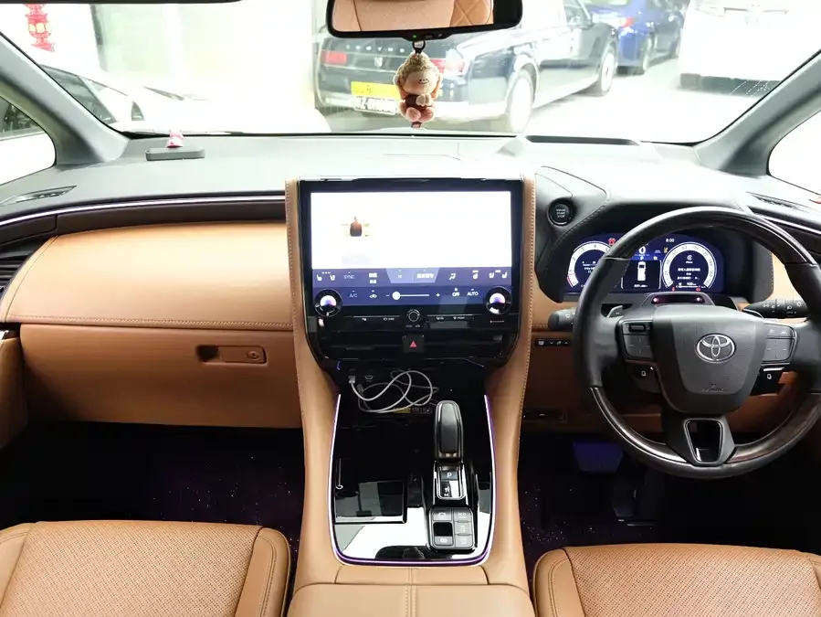 Toyota Crown Vellfire Vellfire 2025 Crown Hybrid 2.5L Ink Gold Executive Edition 2025 — миниатюра 3