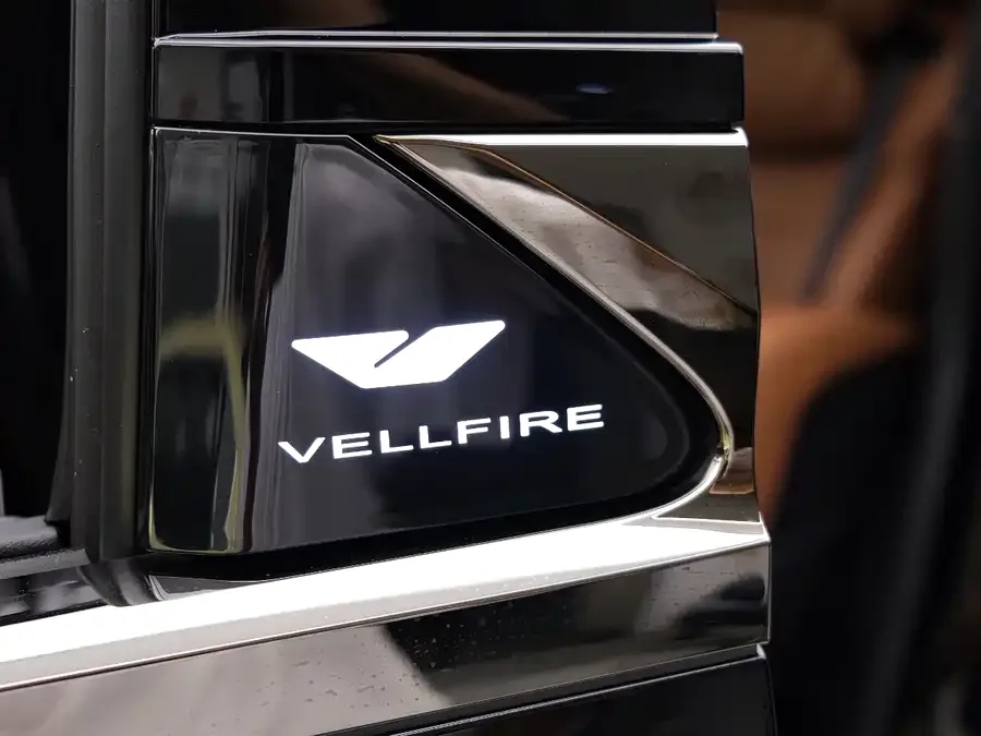 Toyota Crown Vellfire Vellfire 2025 Crown Hybrid 2.5L Ink Gold Executive Edition 2025 — миниатюра 5
