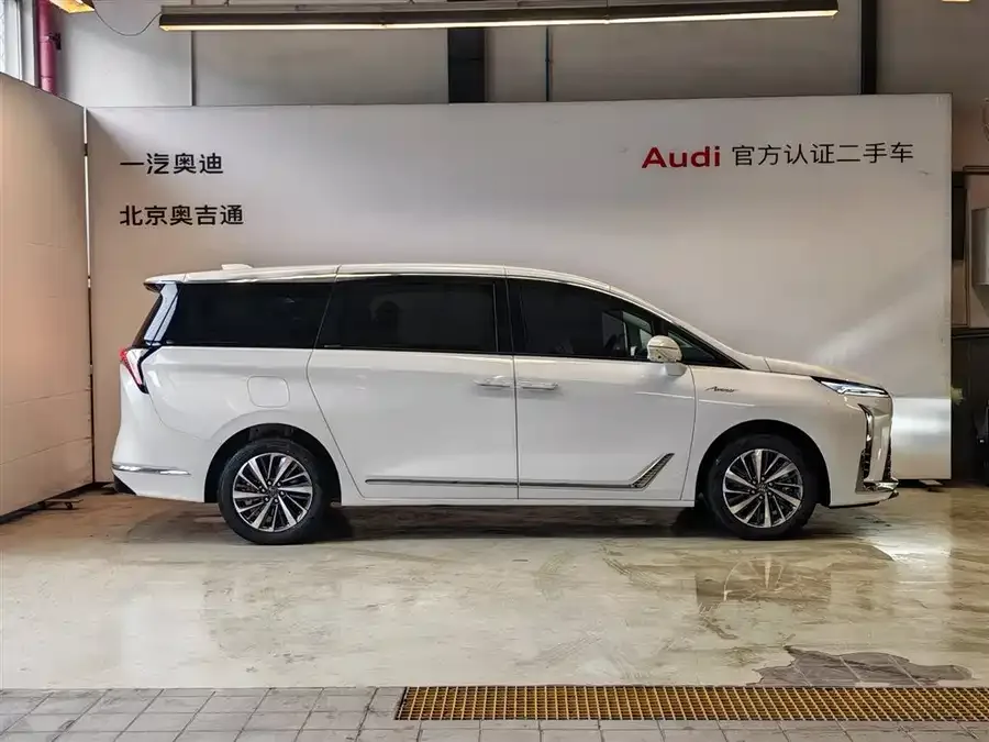 Buick GL8 New Energy Buick GL8 PHEV 2026 Land Cruiser Premium Edition 2026 — миниатюра 2